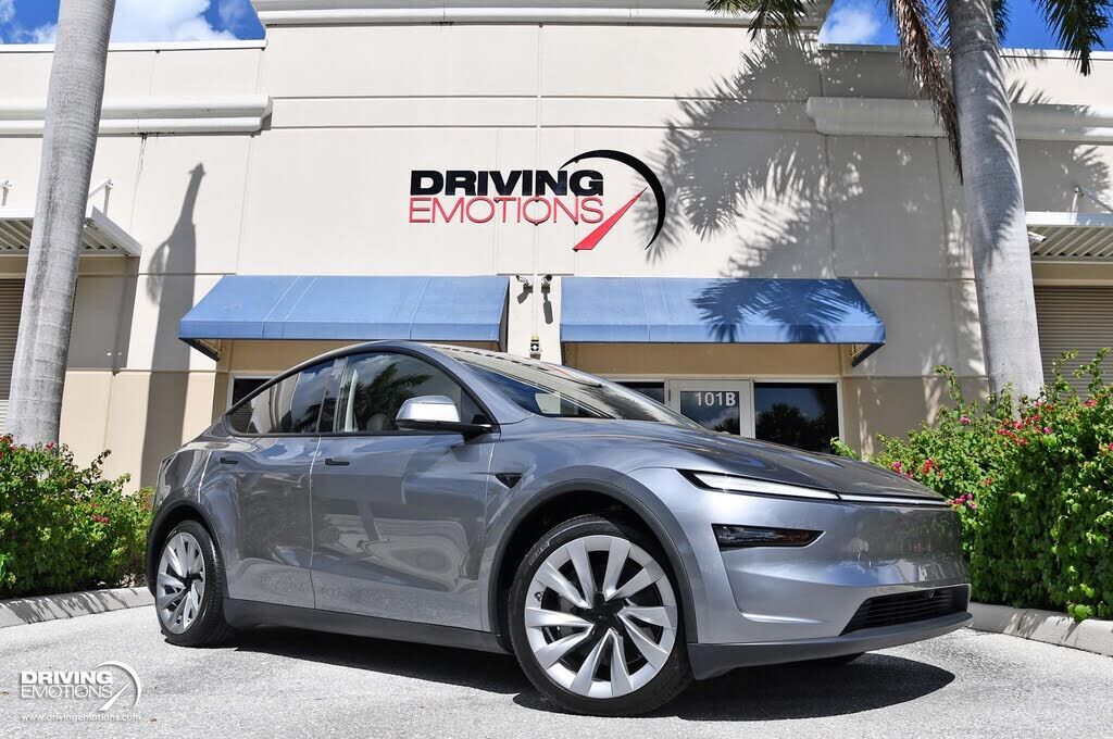 2026 TESLA Model Y