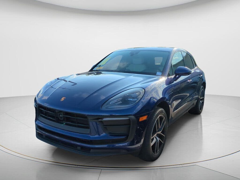 2024 PORSCHE Macan