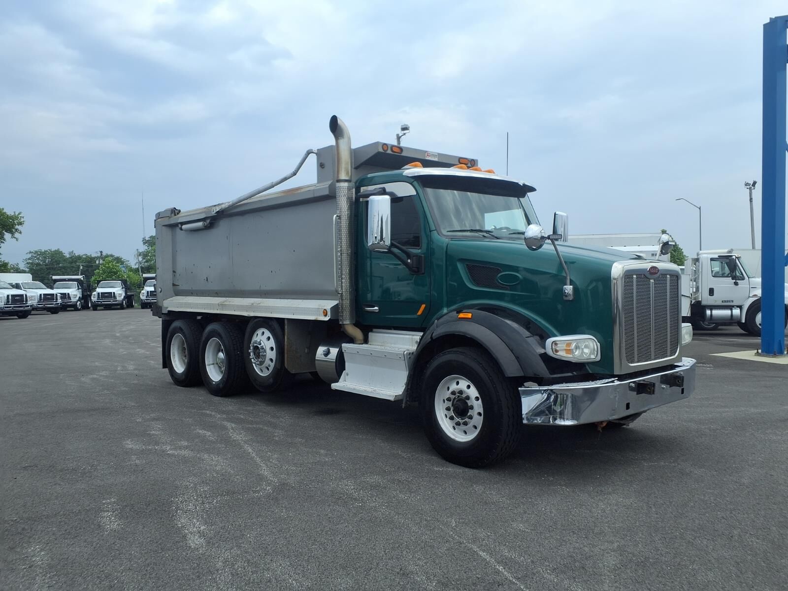 2017 PETERBILT 567