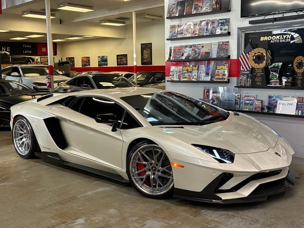 2017 LAMBORGHINI Aventador