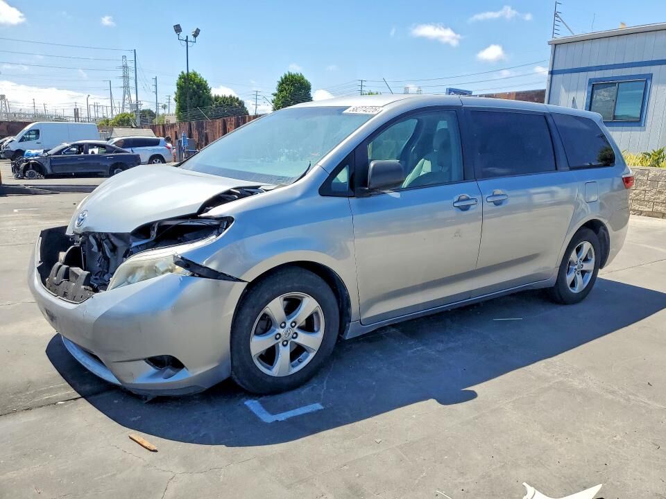 2015 TOYOTA Sienna