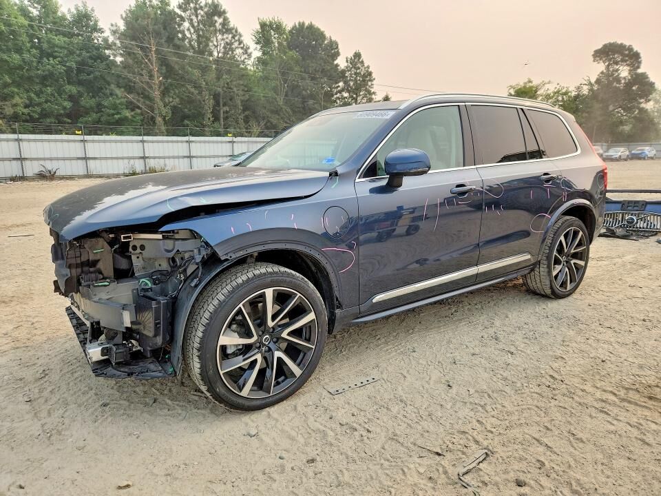 2022 VOLVO XC90