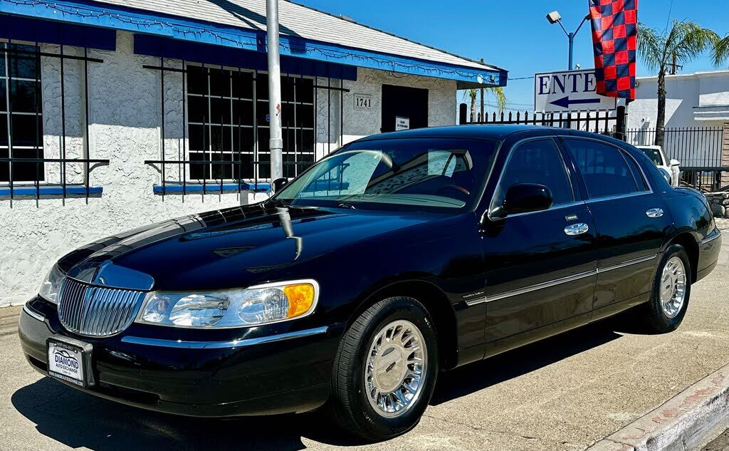 2001 LINCOLN Town Car