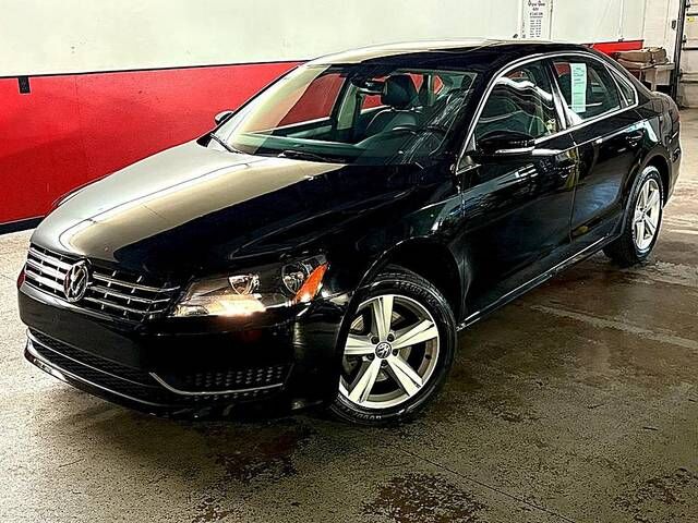 2012 VOLKSWAGEN Passat