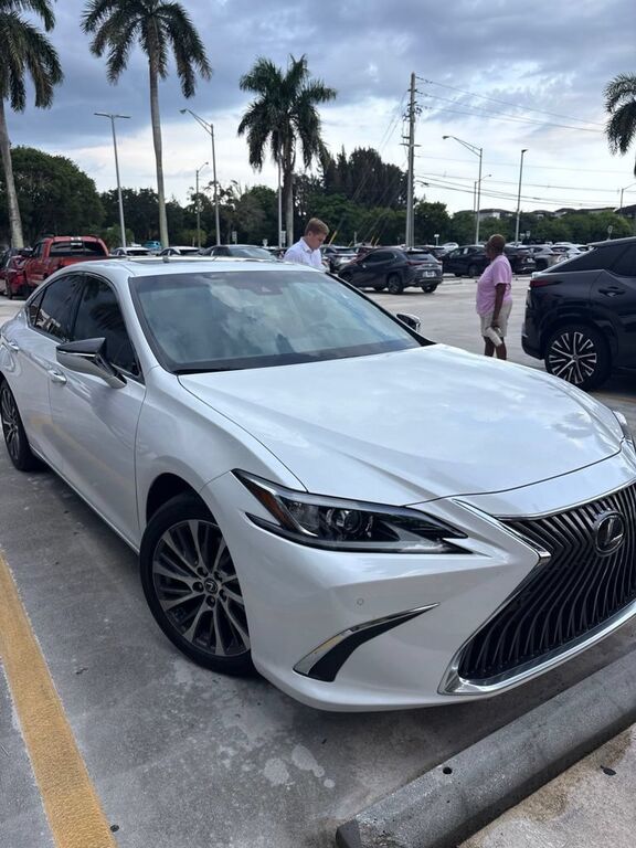 2019 LEXUS ES
