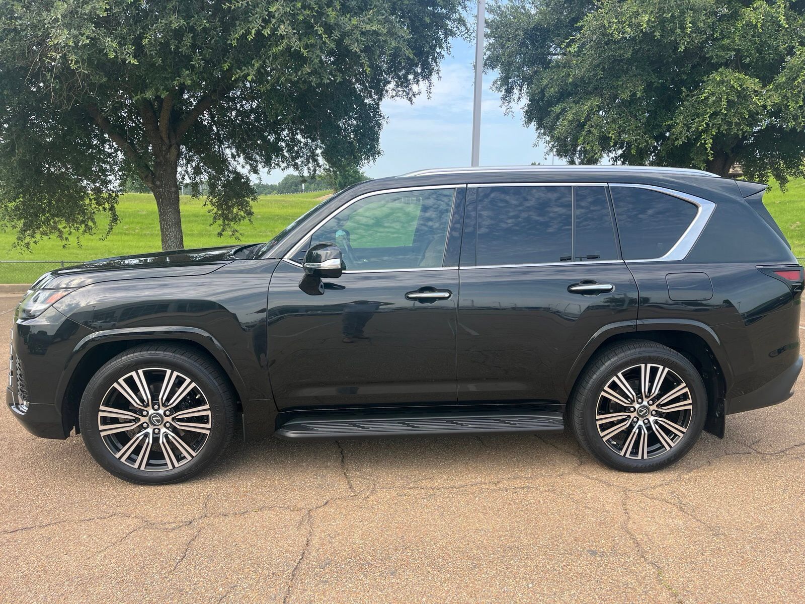2023 LEXUS LX