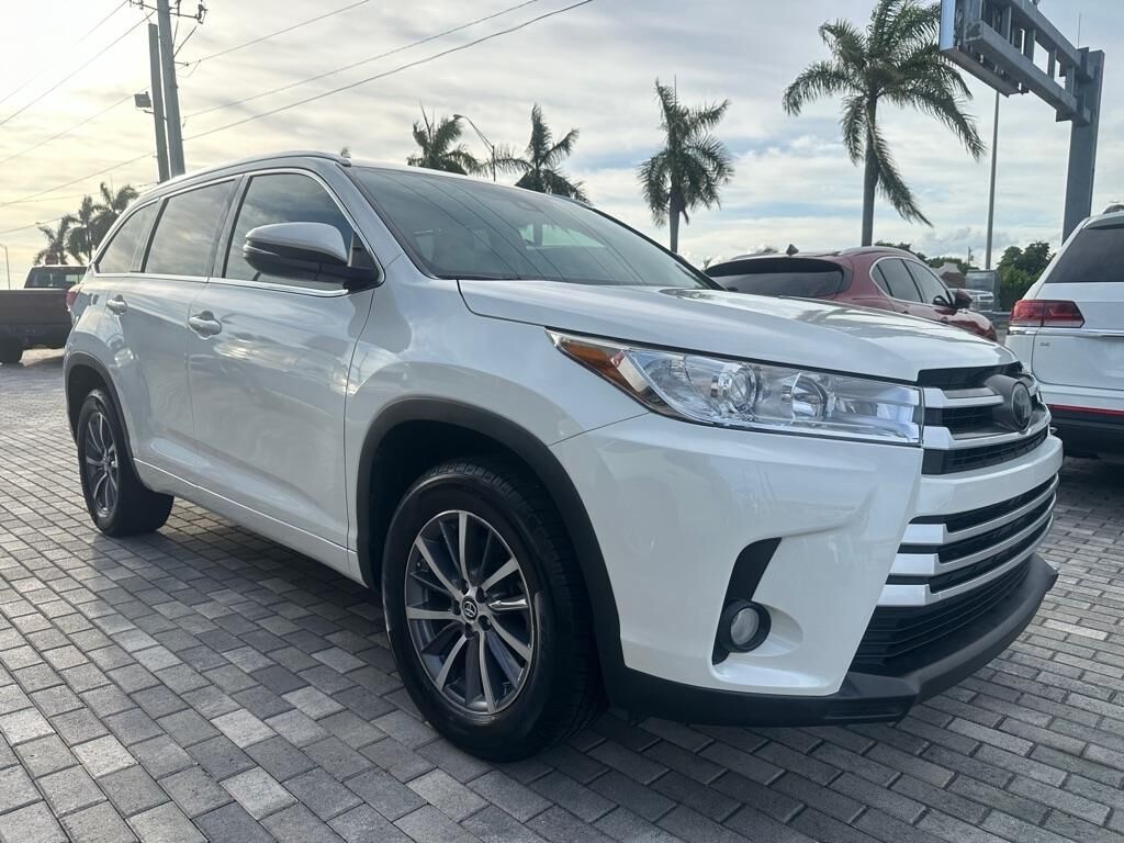 2017 TOYOTA Highlander