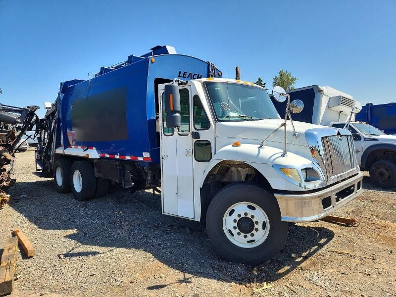 2005 INTERNATIONAL 7400
