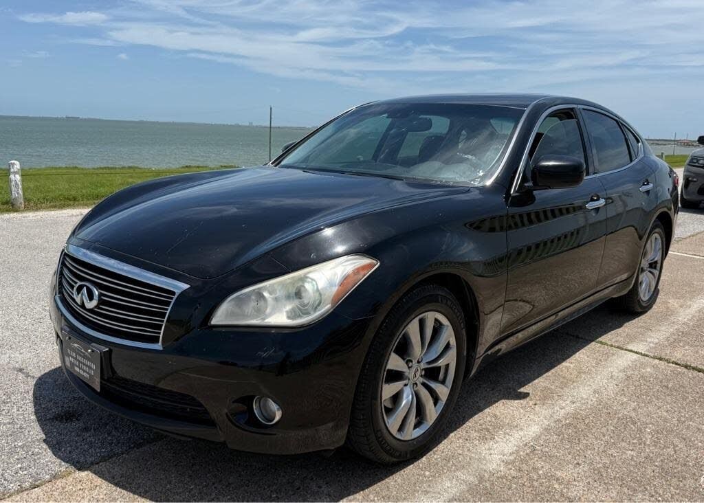 2013 INFINITI M56