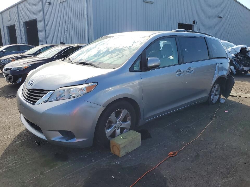 2014 TOYOTA Sienna