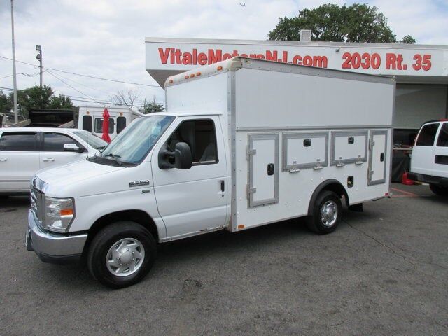 2013 FORD E-350