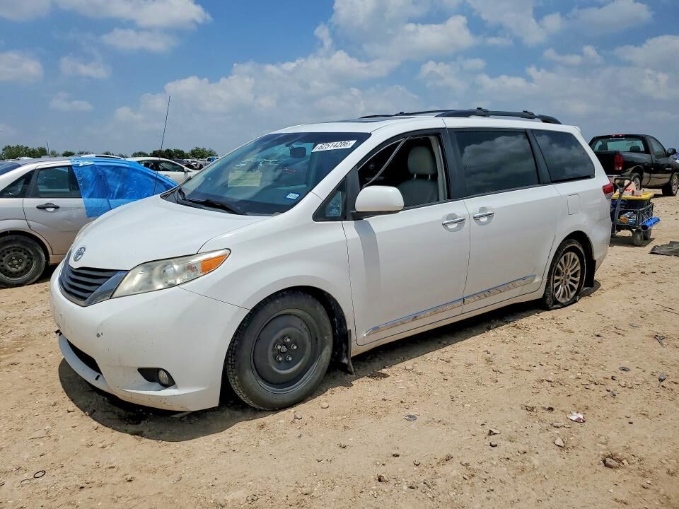 2014 TOYOTA Sienna