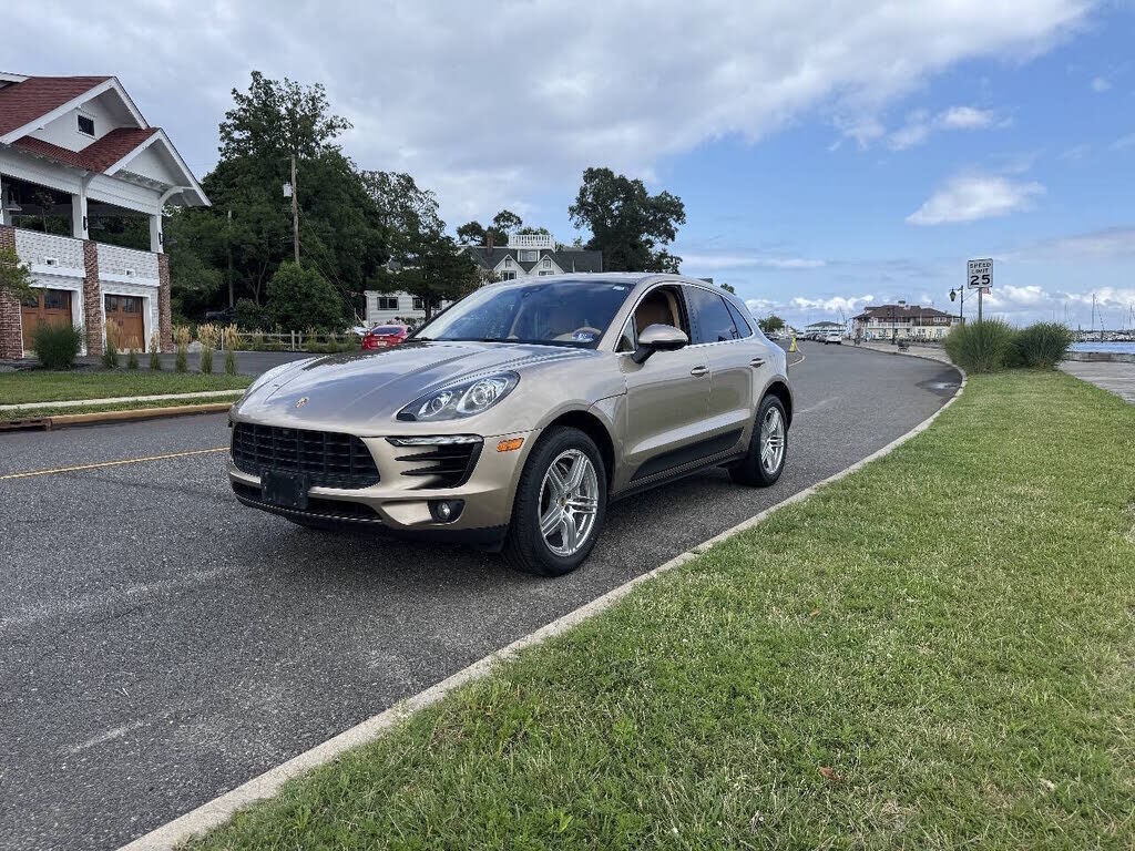 2017 PORSCHE Macan