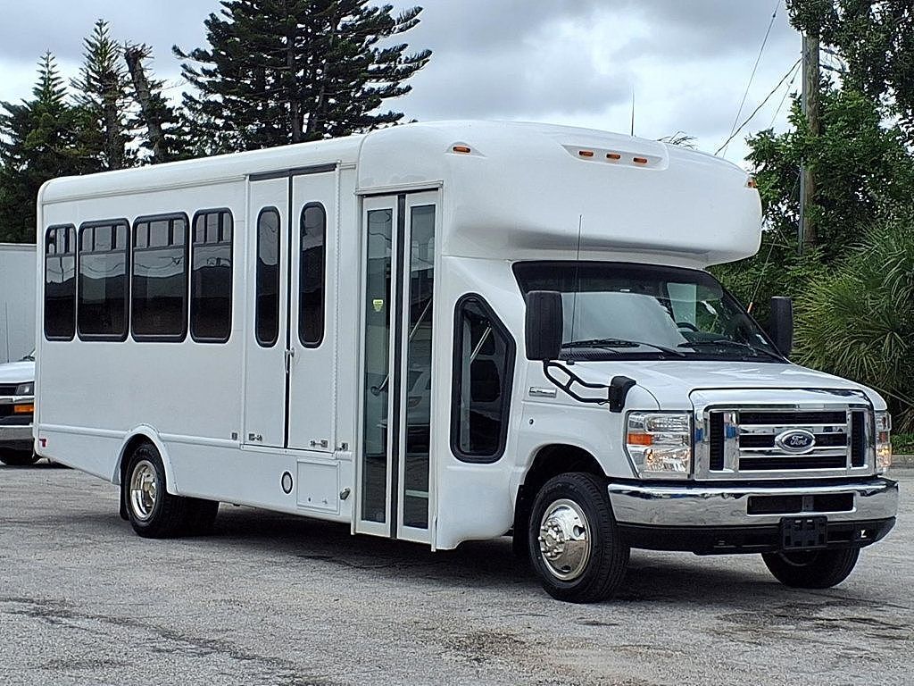 2019 FORD E-450