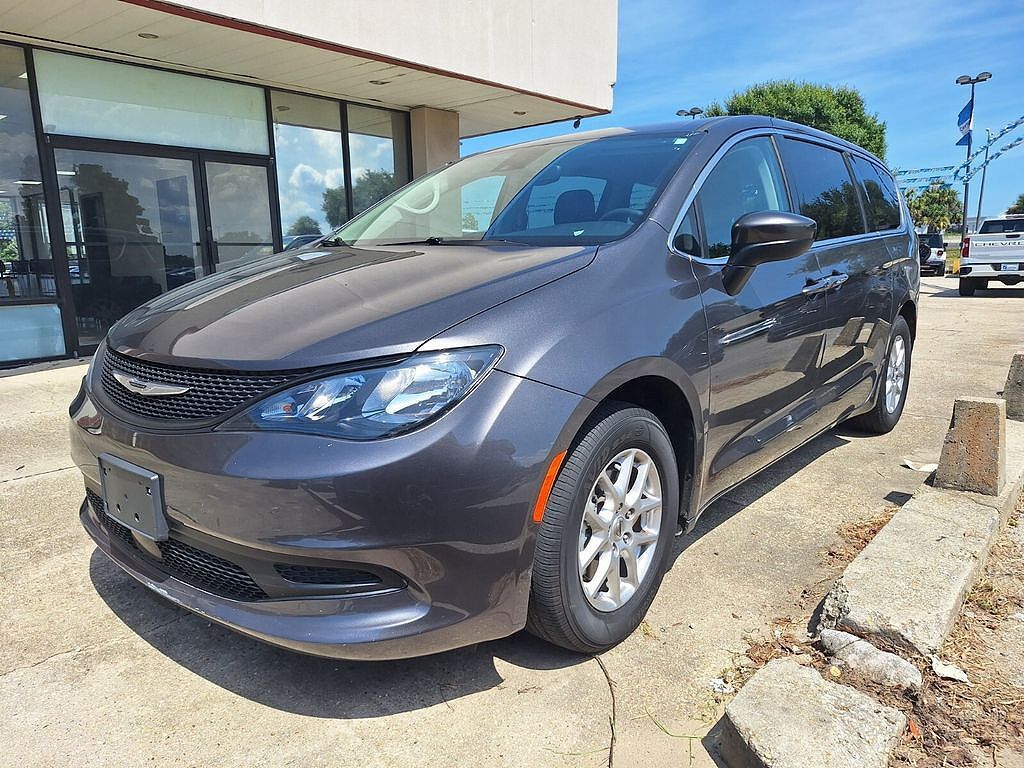 2023 CHRYSLER Voyager