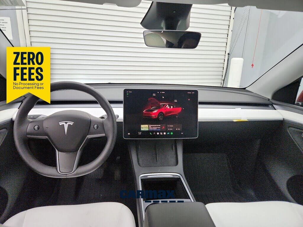 2025 TESLA Model Y