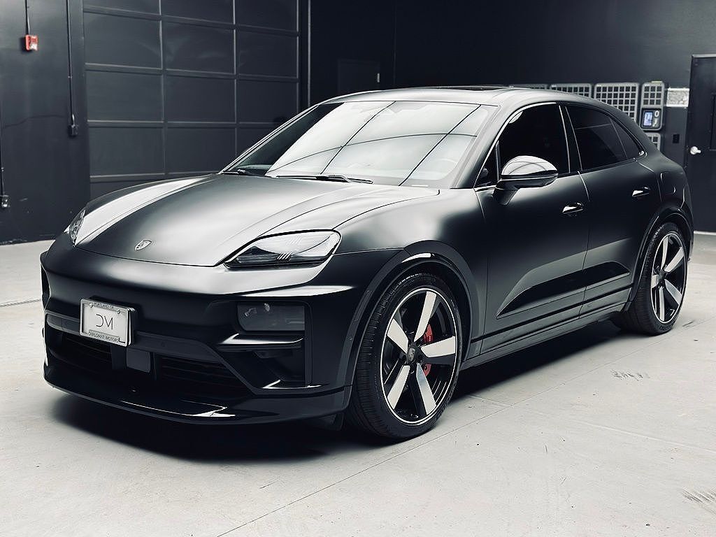 2024 PORSCHE Macan
