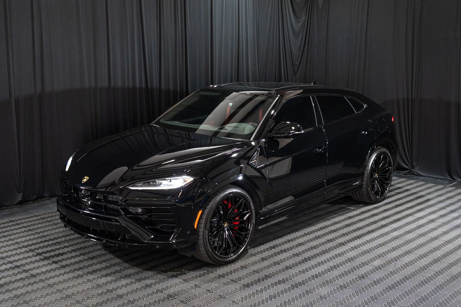 2025 LAMBORGHINI URUS