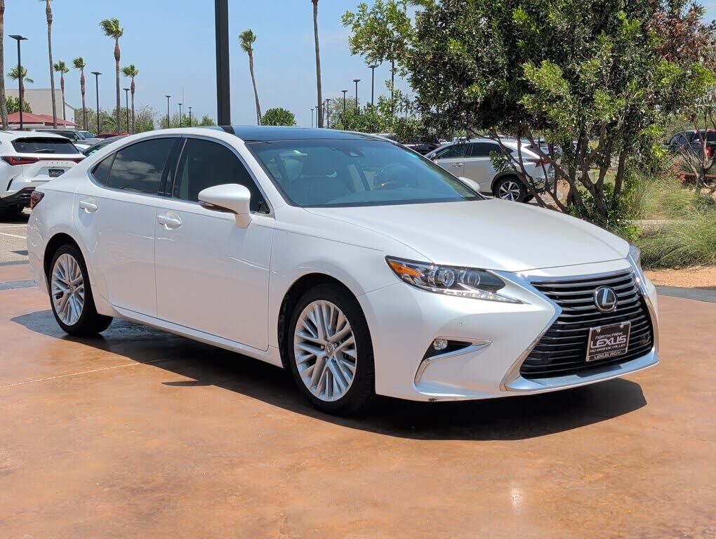 2017 LEXUS ES