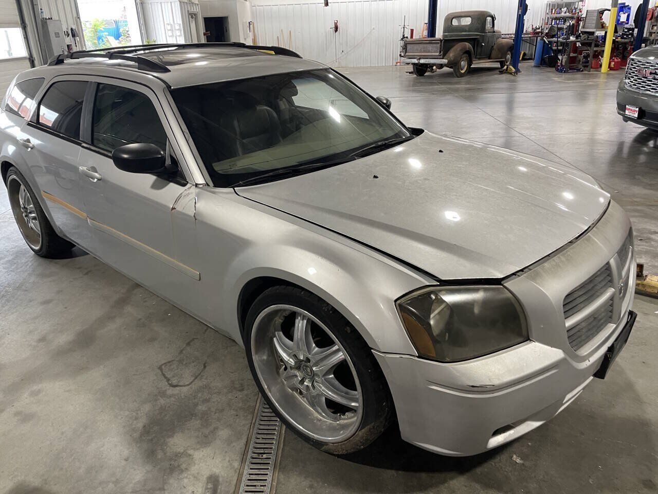 2005 DODGE Magnum