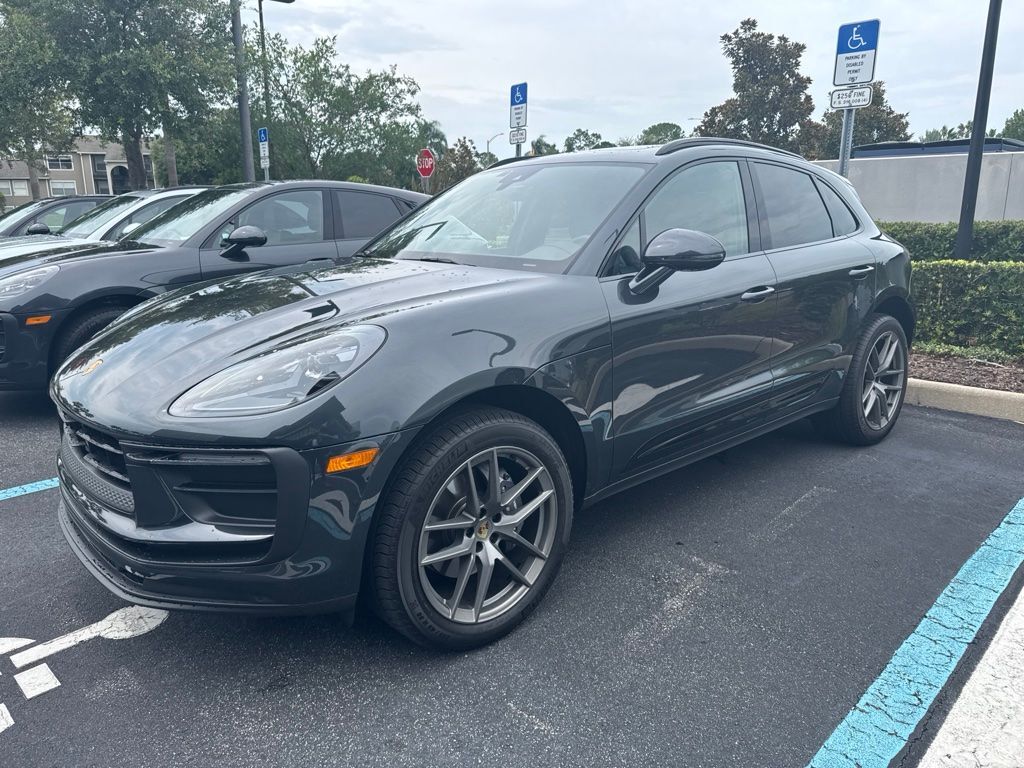 2026 PORSCHE Macan