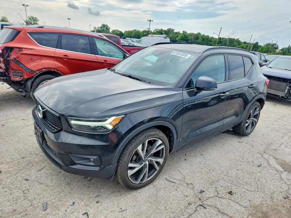2019 VOLVO XC40