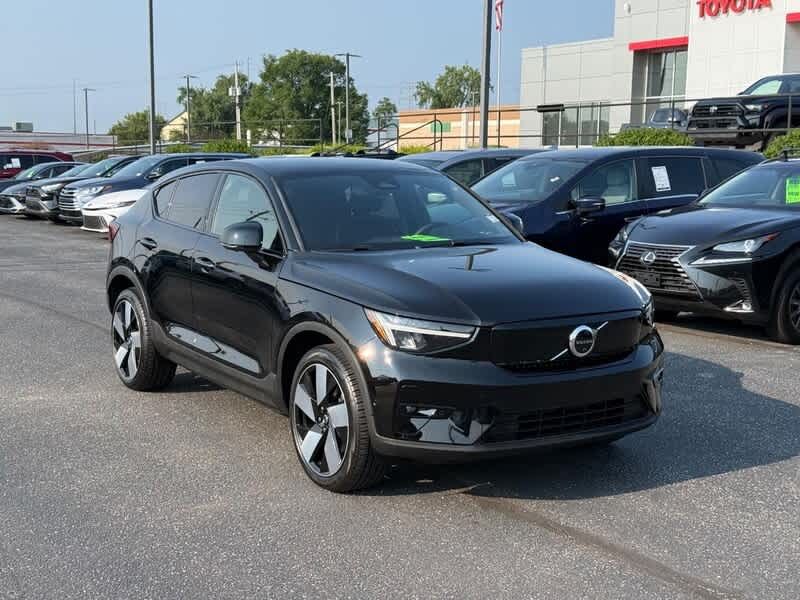 2022 VOLVO C40