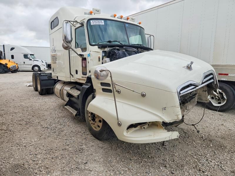 2015 MACK CXU