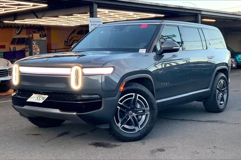 2025 RIVIAN R1S