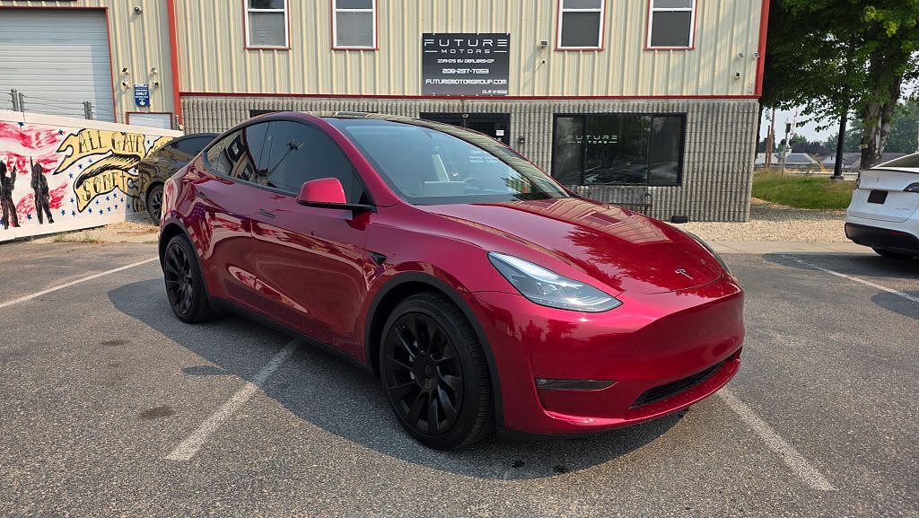 2024 TESLA Model Y