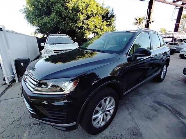2015 VOLKSWAGEN Touareg
