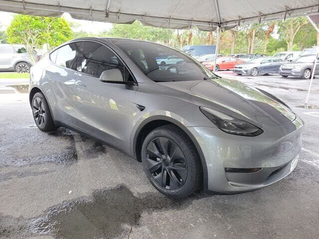 2025 TESLA Model Y
