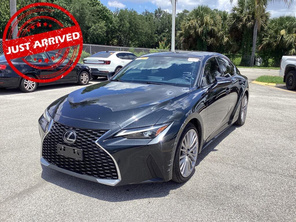 2022 LEXUS IS