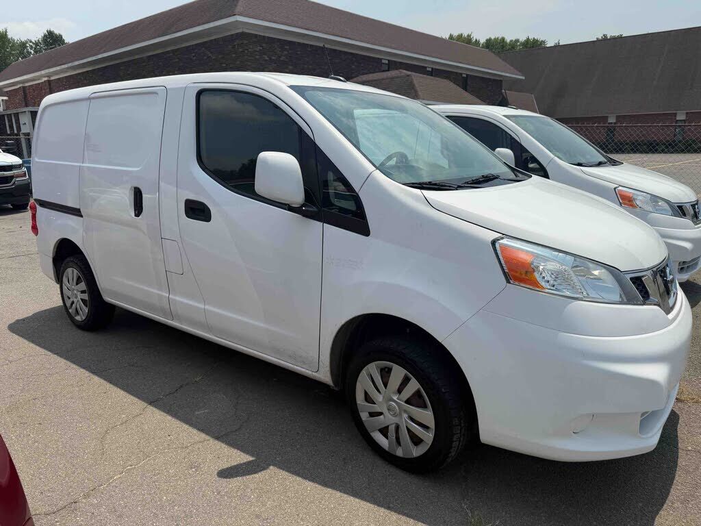 2017 NISSAN NV200