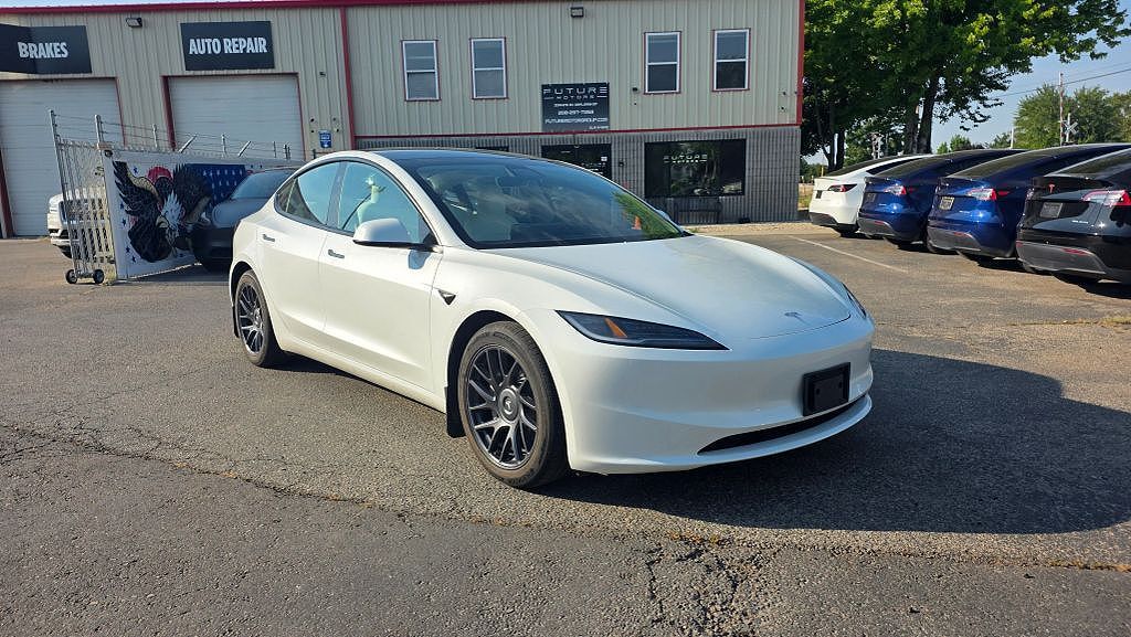 2025 TESLA Model 3