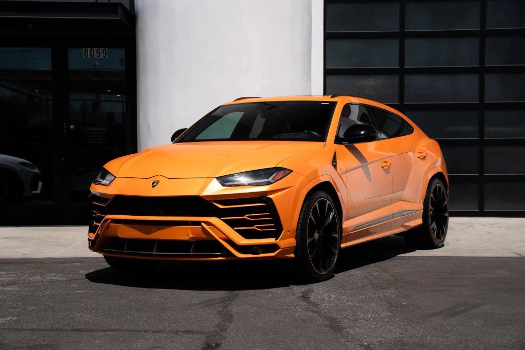 2022 LAMBORGHINI URUS