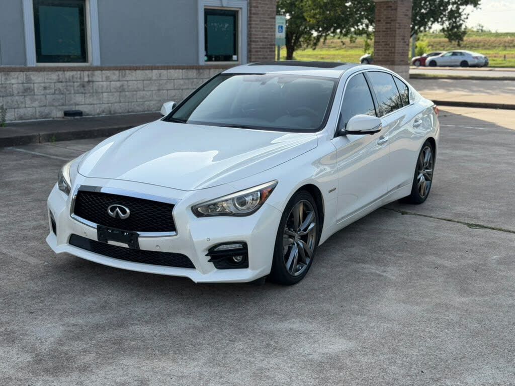 2015 INFINITI Q50