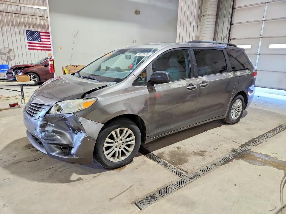 2014 TOYOTA Sienna