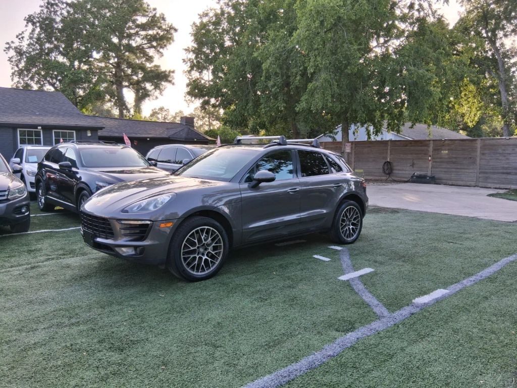 2016 PORSCHE Macan