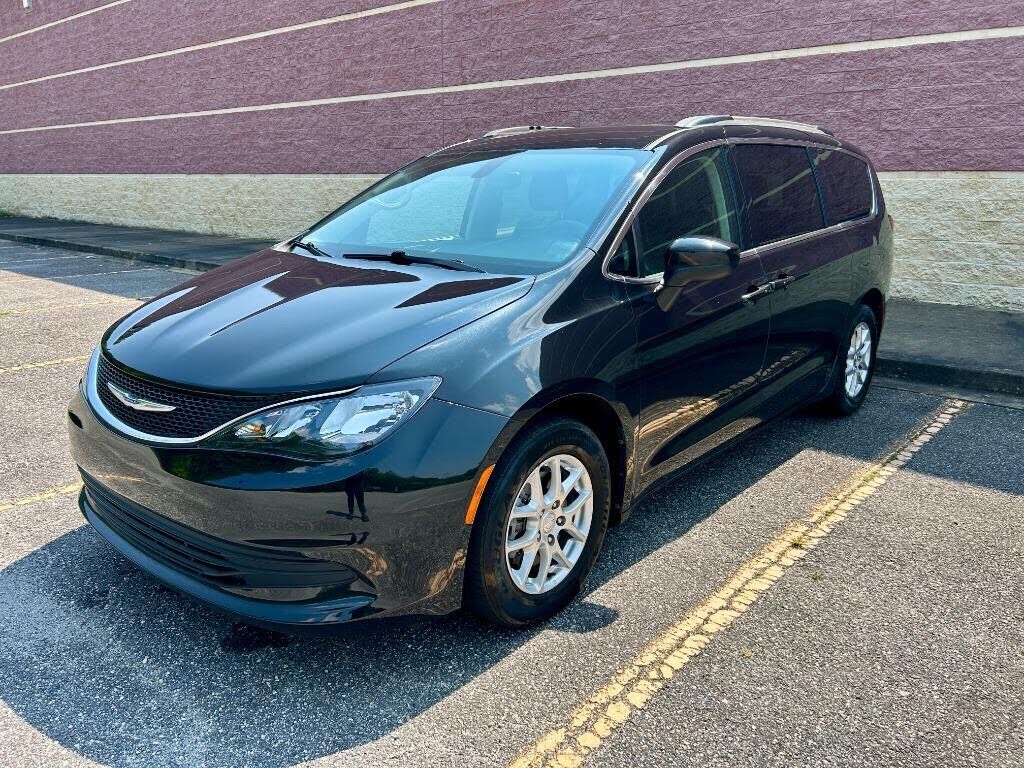 2020 CHRYSLER Voyager