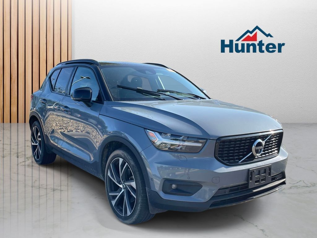 2020 VOLVO XC40