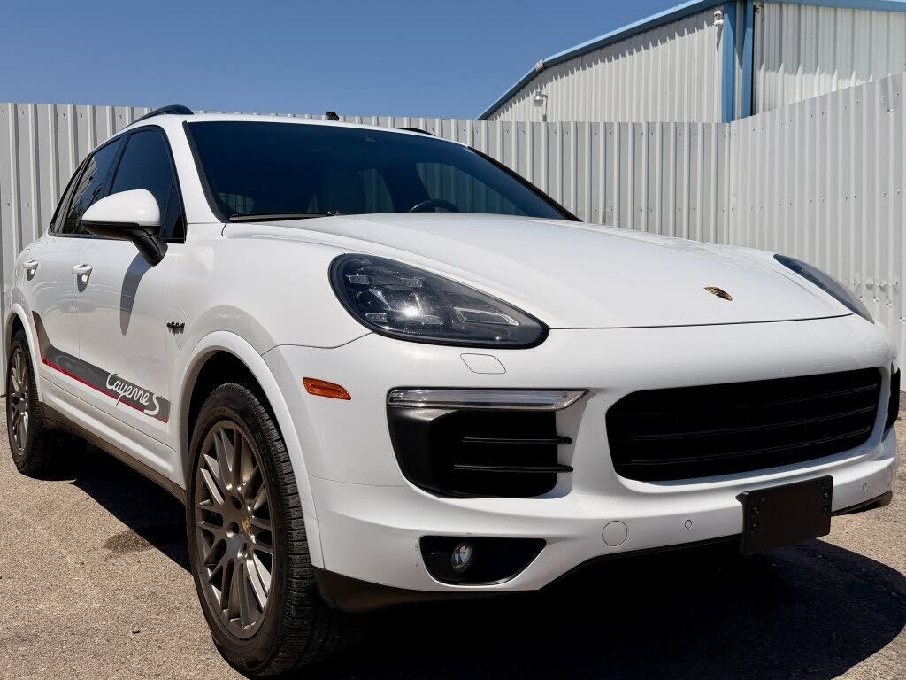 2017 PORSCHE Cayenne
