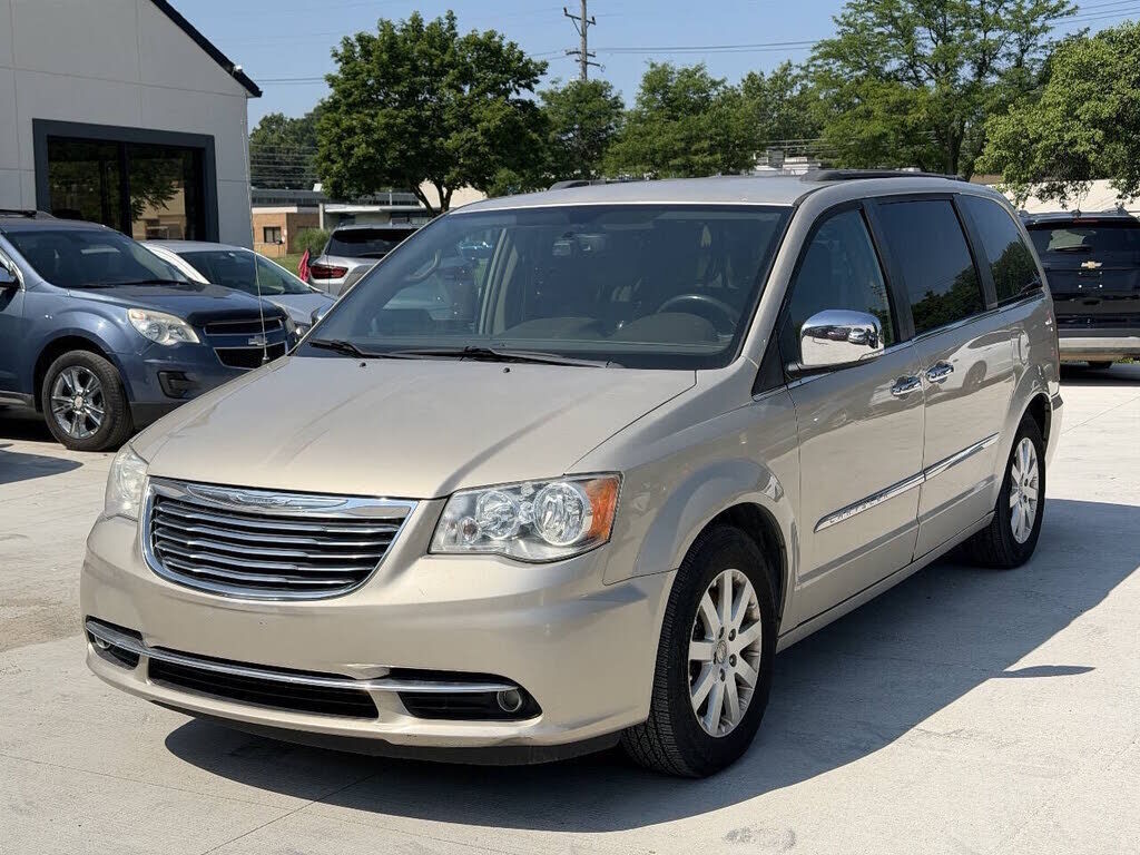 2012 CHRYSLER Town and Country