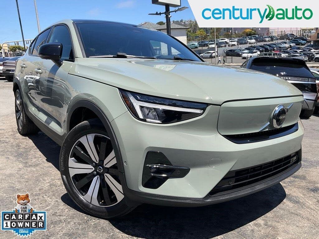 2023 VOLVO C40