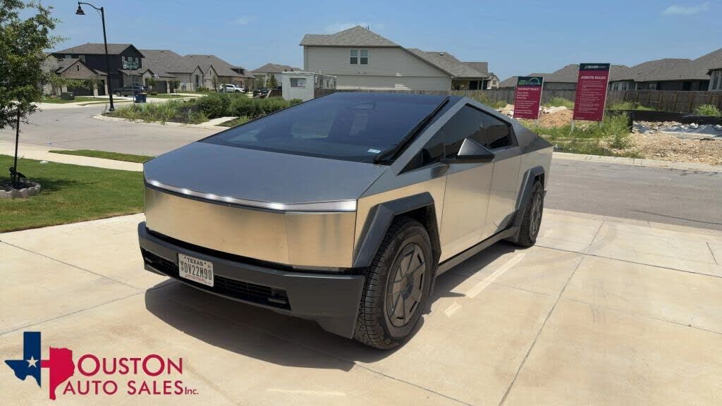 2025 TESLA Cybertruck
