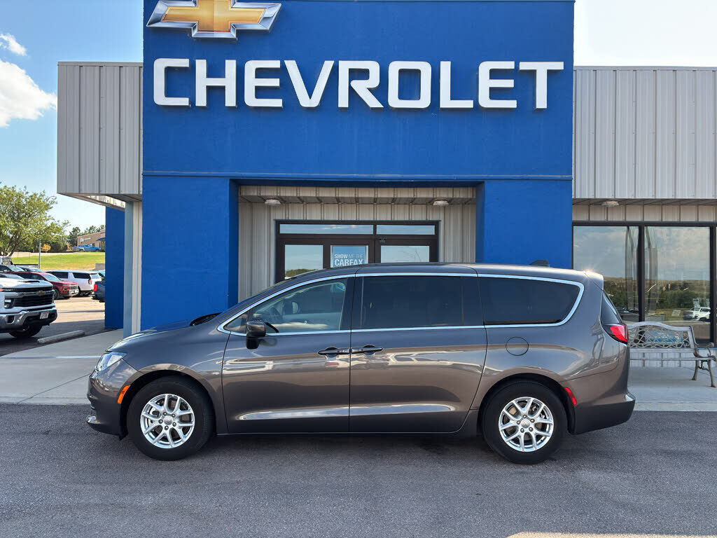 2022 CHRYSLER Voyager