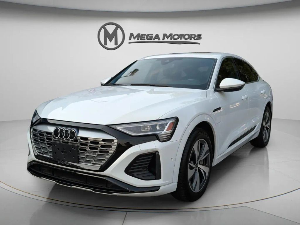 2024 AUDI Q8