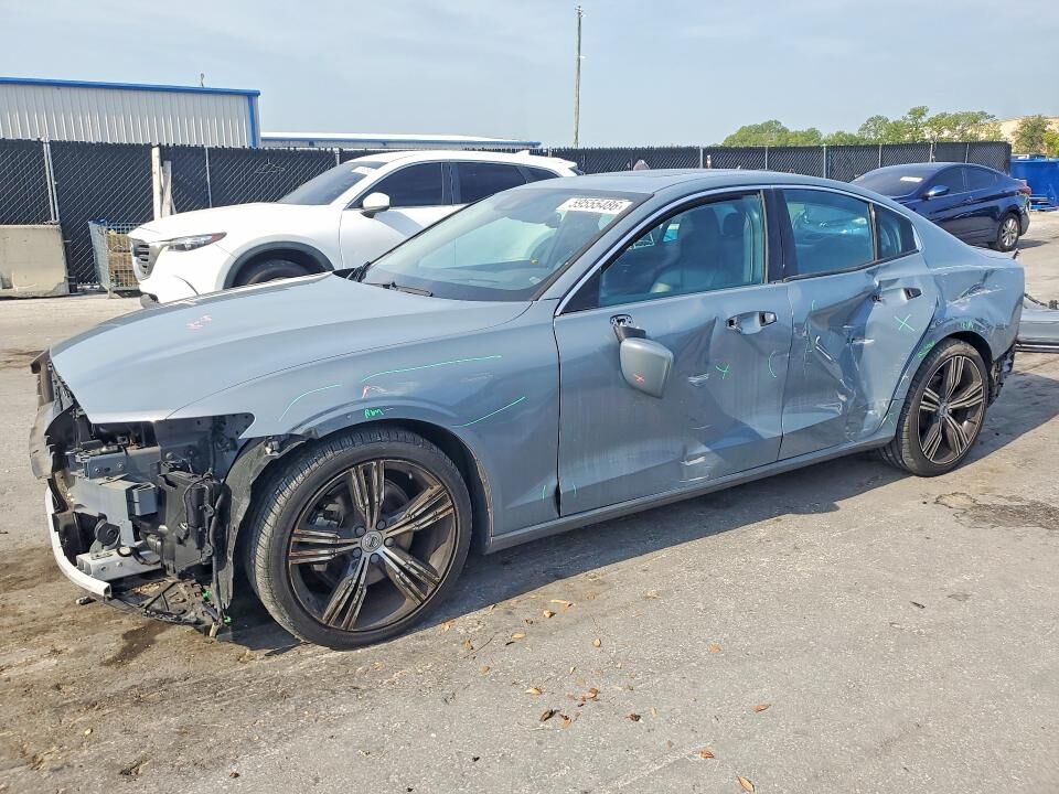 2022 VOLVO S60