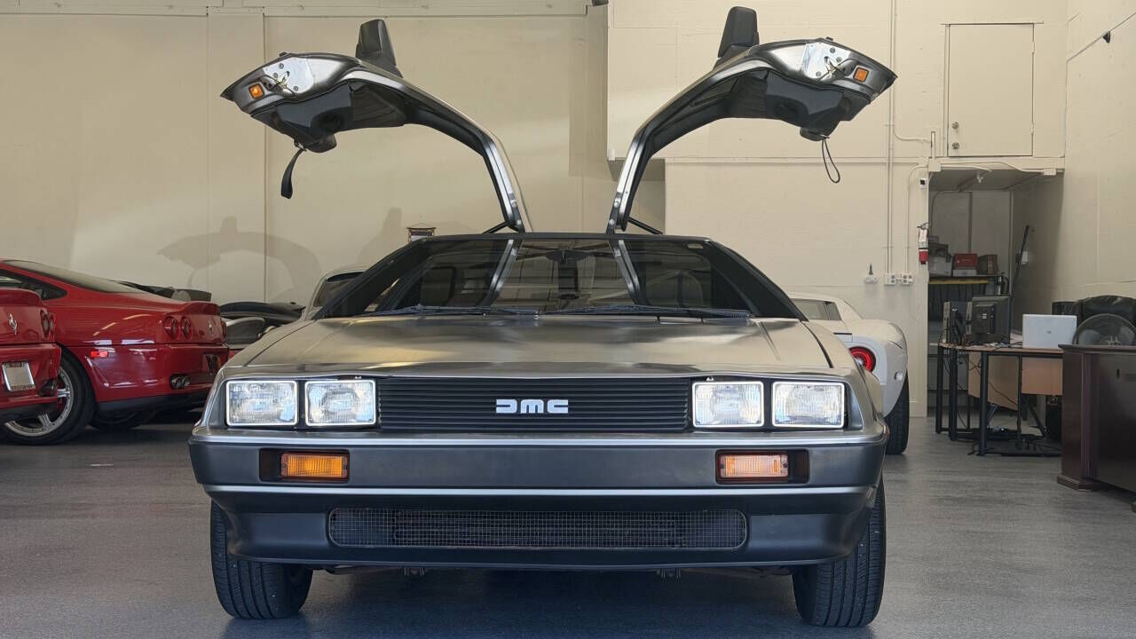 1981 DELOREAN DMC-12