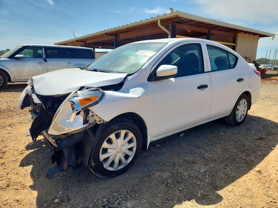 2016 NISSAN Versa